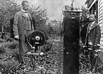 Nathan Stubblefield (links)