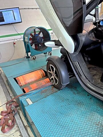 E-cat-twizy-test-02 480x640.jpg