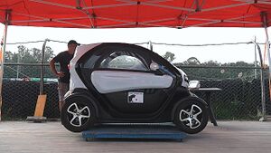 E-Cat-Twizy auf Waage 640x360.jpg